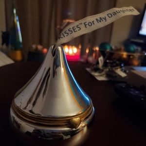 Bradford Exchange Kisses For My Daughter Music Box